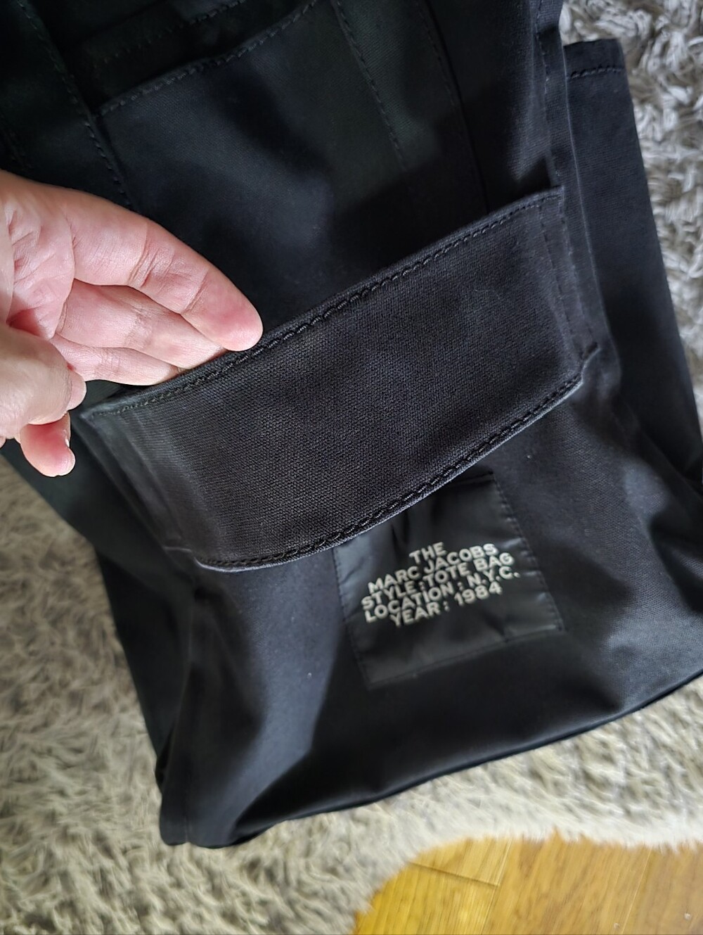 The MARC JACOBS Tote - Exclusive Desicn